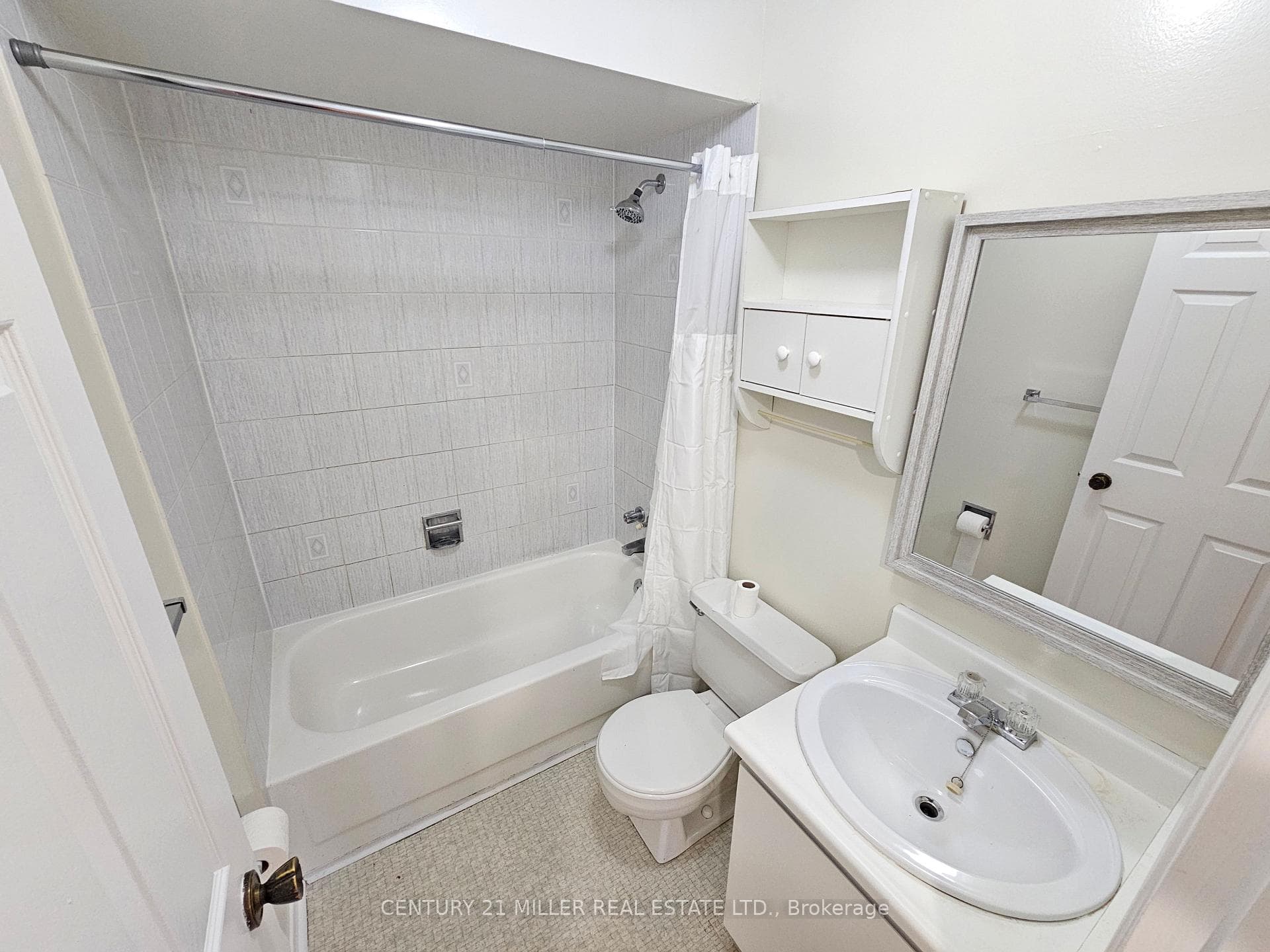 133 Creditstone Road Unit Full House photo 17