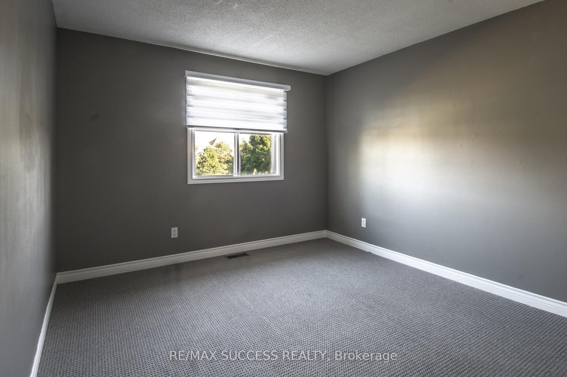26 Tomahawk Dr, Main, Drive photo 20