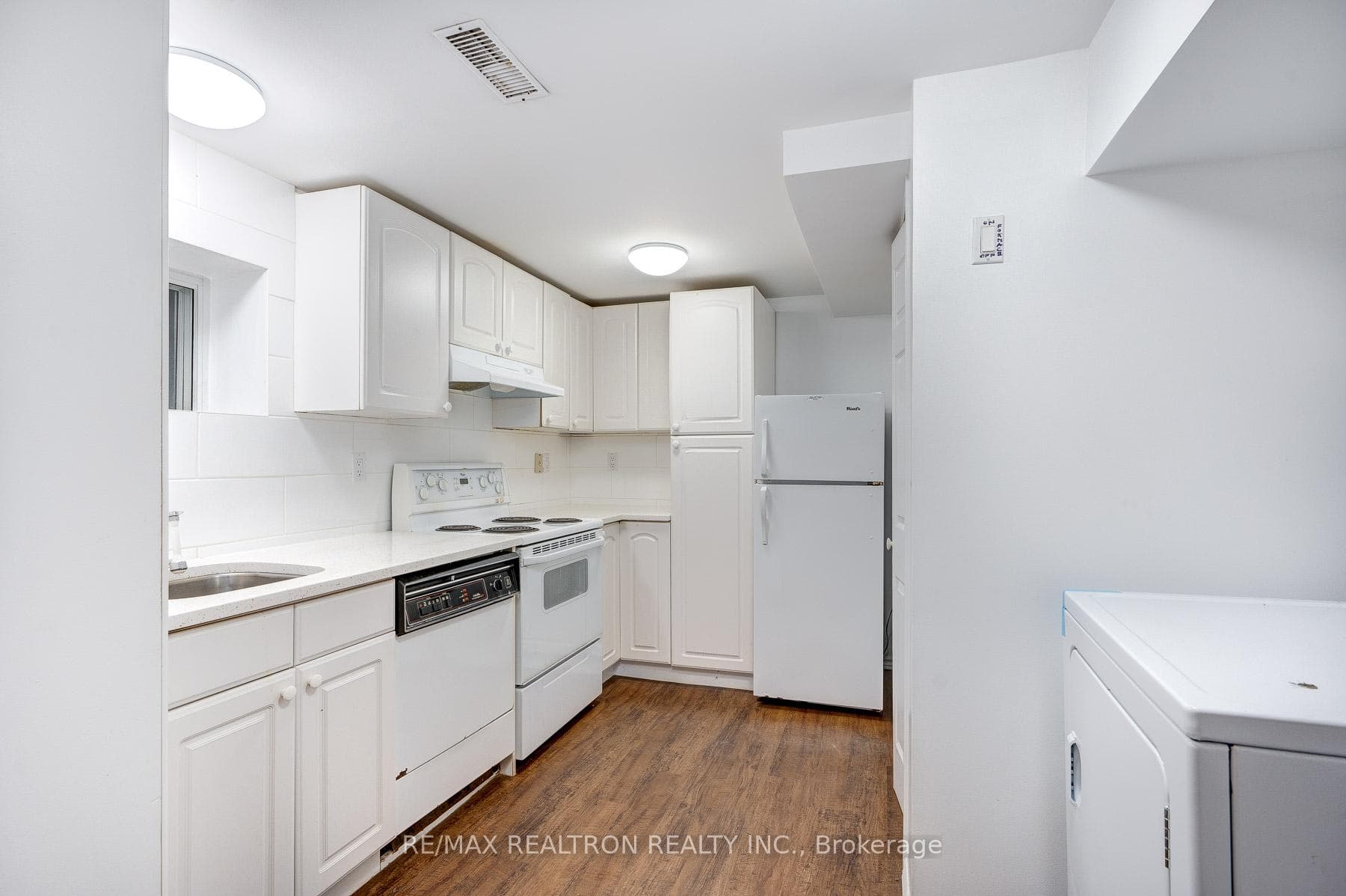 80 Harlandale Avenue Unit Lower photo 3