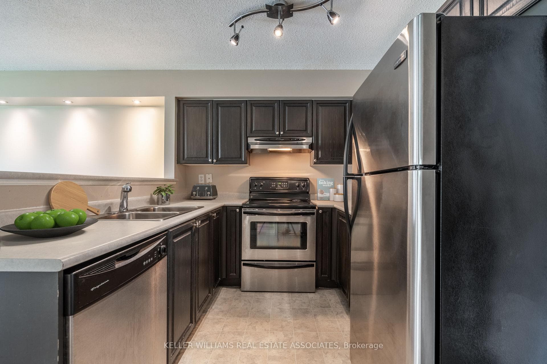 1460 Bishops Gate Unit 109 photo 4