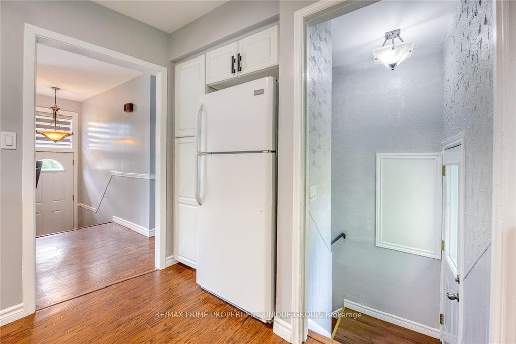 890 Hollands Avenue photo 10