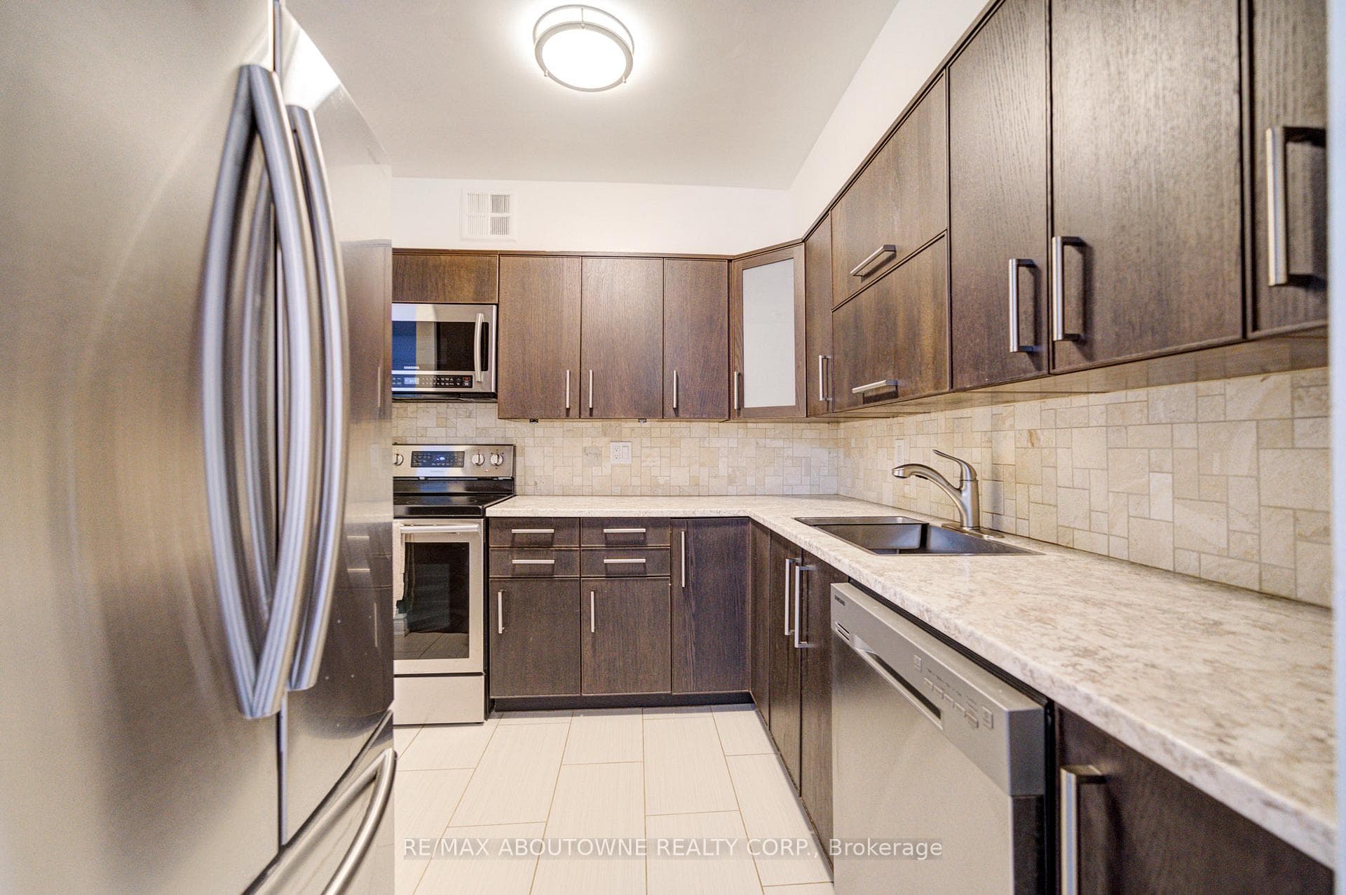 1514 Pilgrims Way Unit 521 photo 17