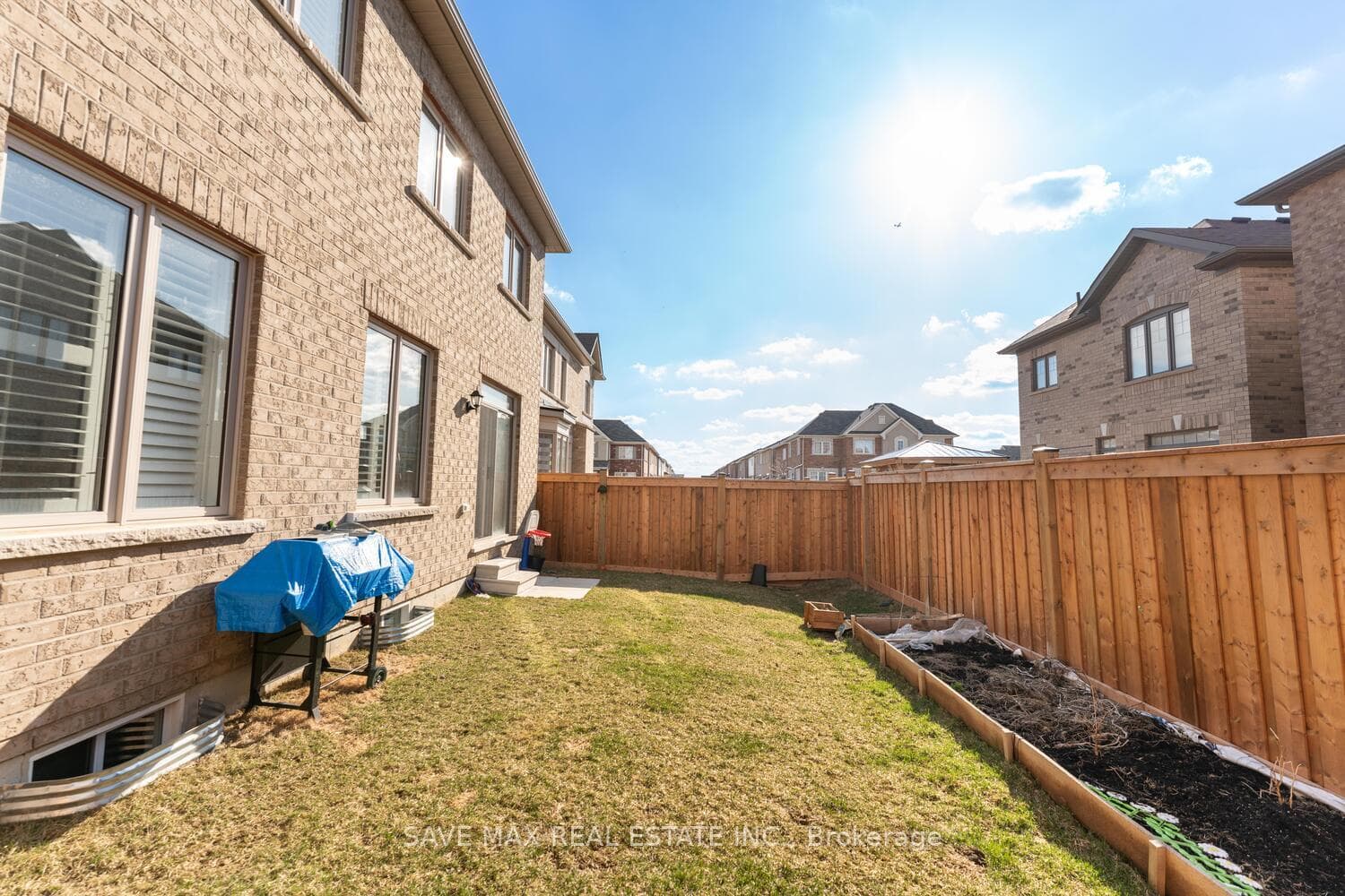 56 Farringdon Crescent photo 12