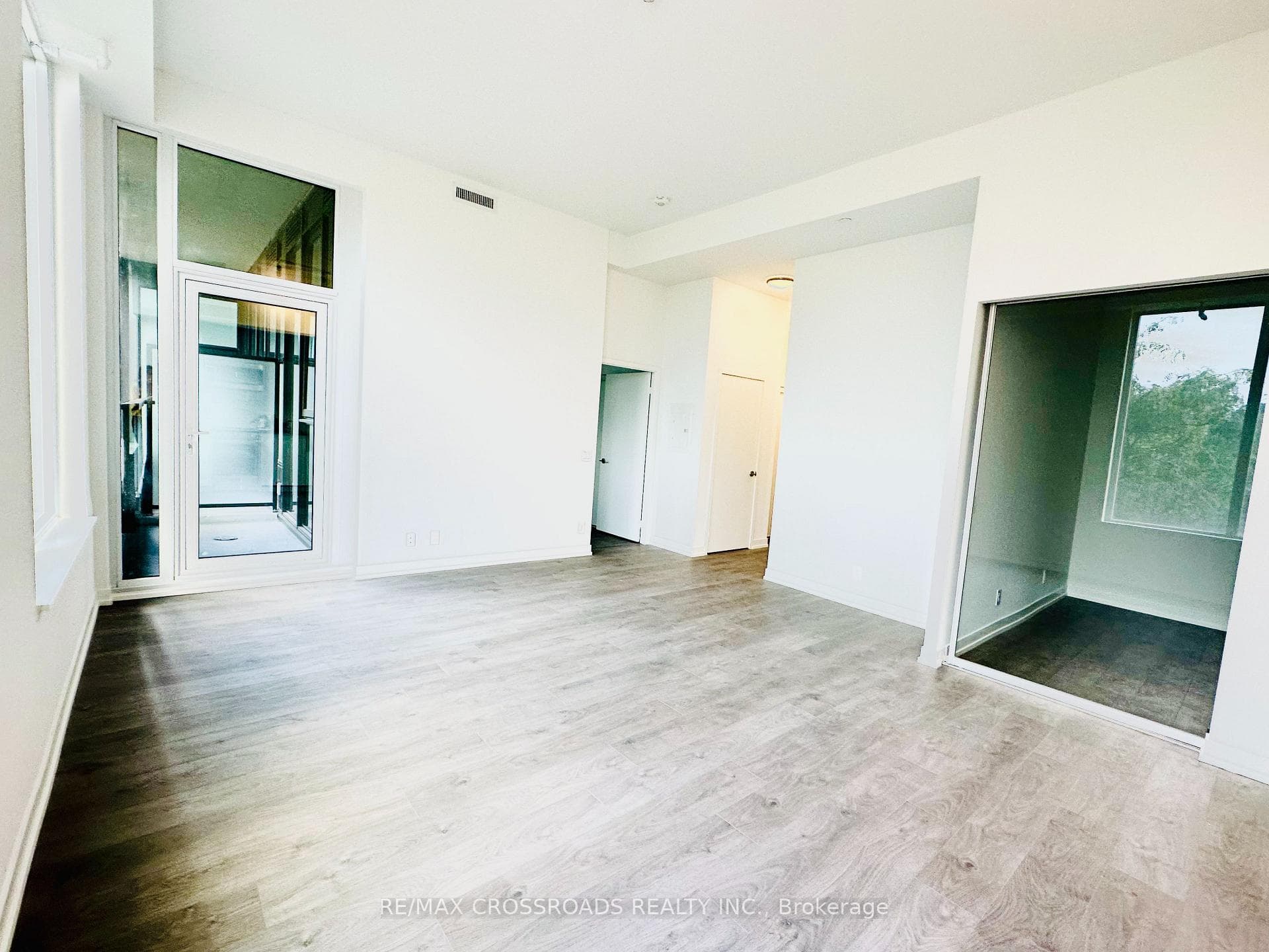 270 Dufferin Street Unit 207 photo 10