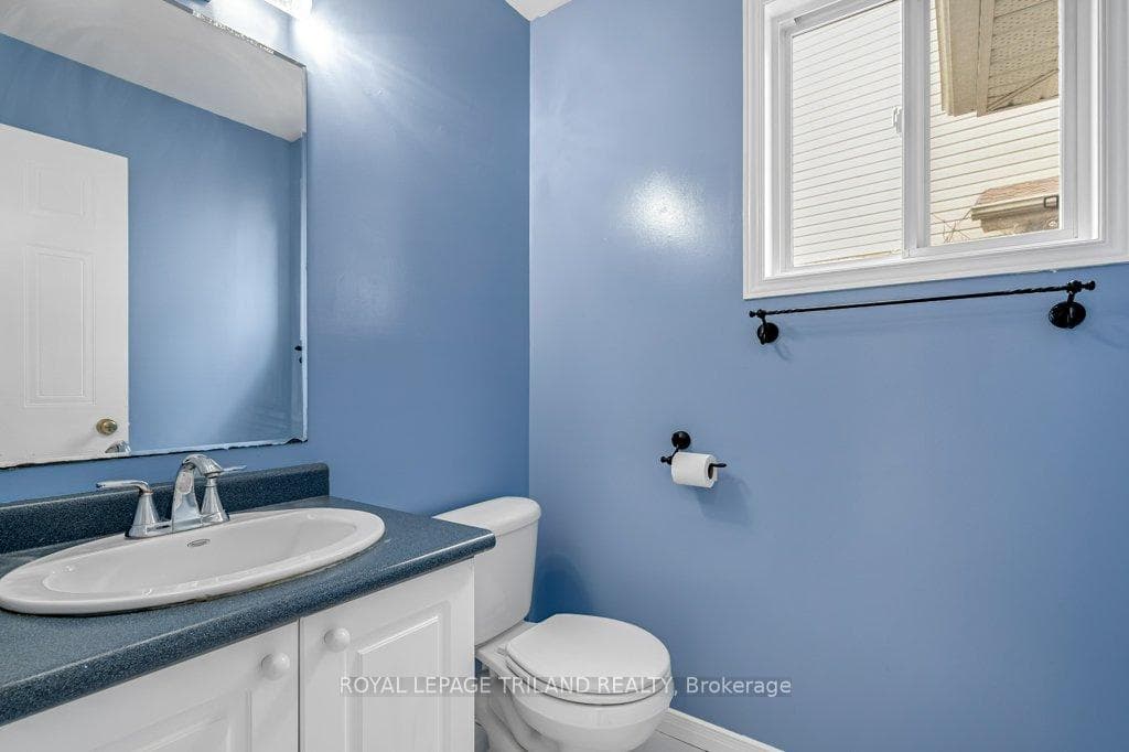 215 Rossmore Court photo 19