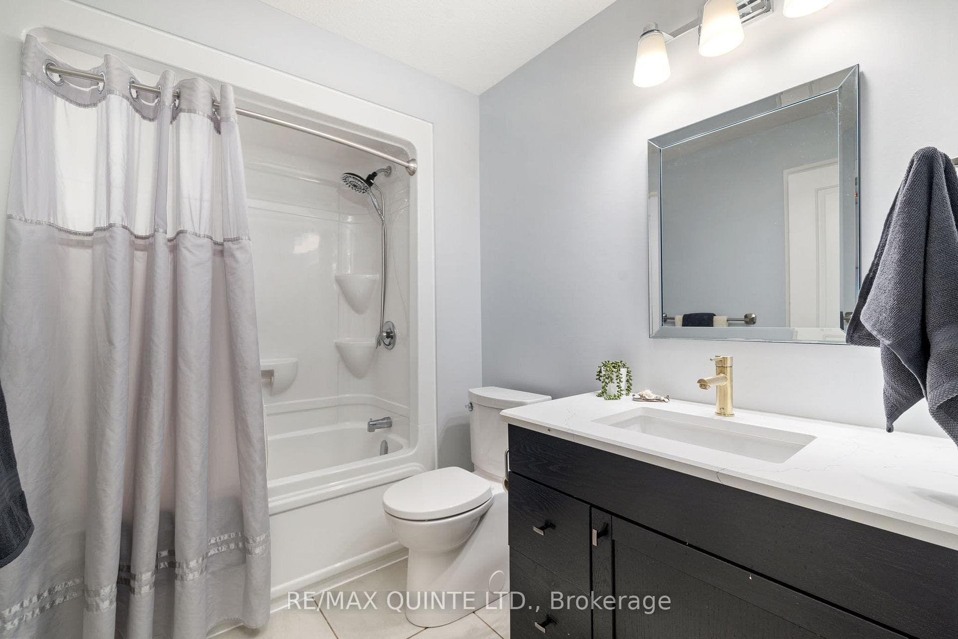 56 McIntosh Crescent photo 30