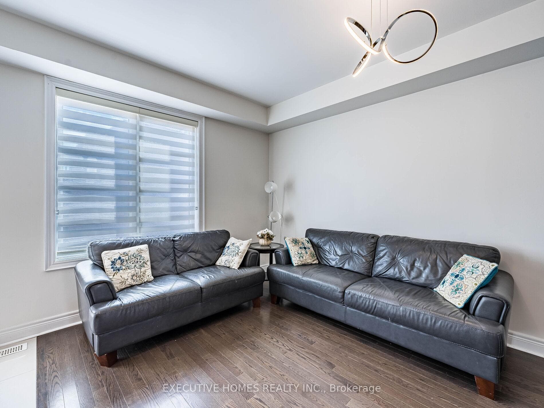 15 Lowther Avenue photo 16