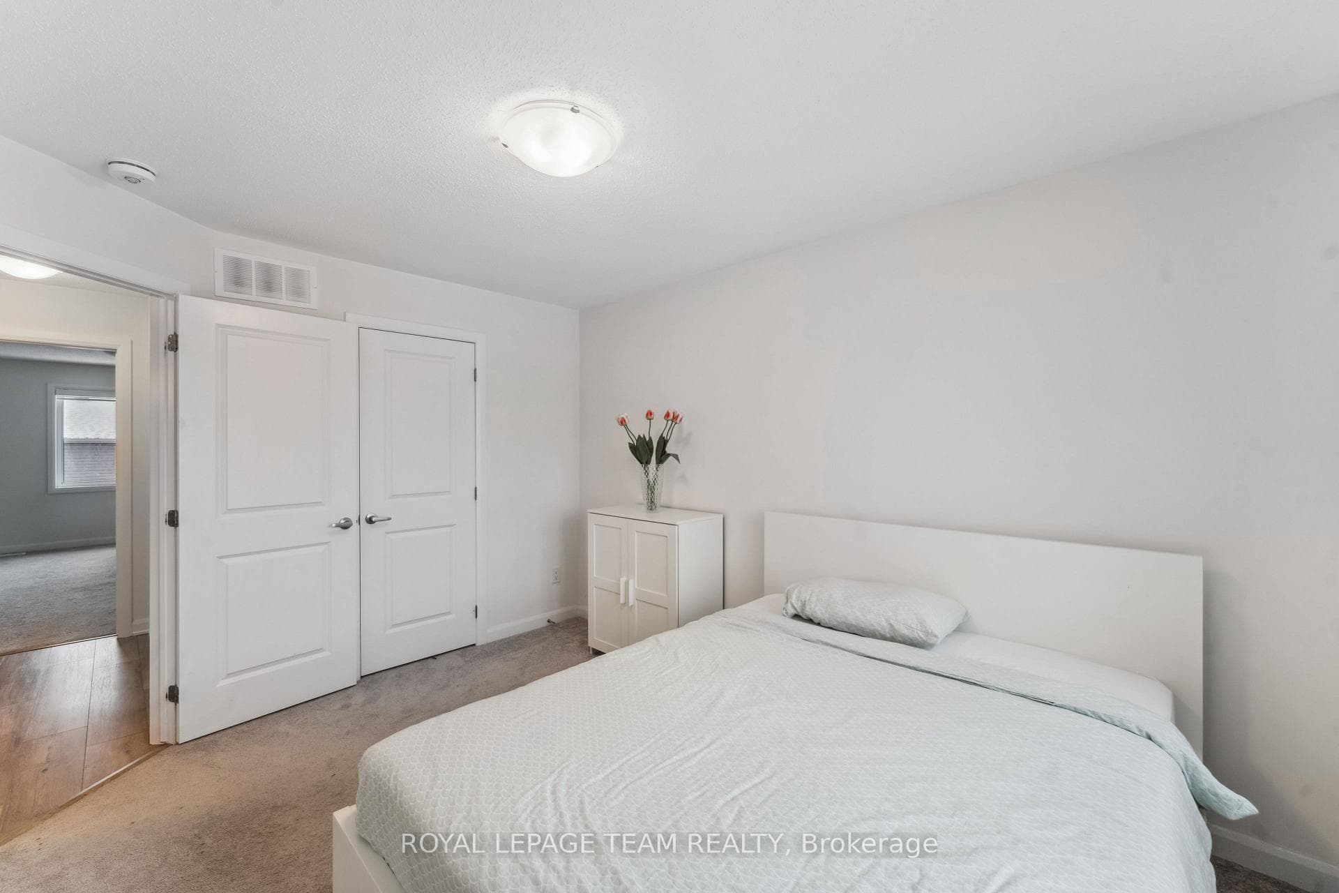141 Maynooth Court photo 24