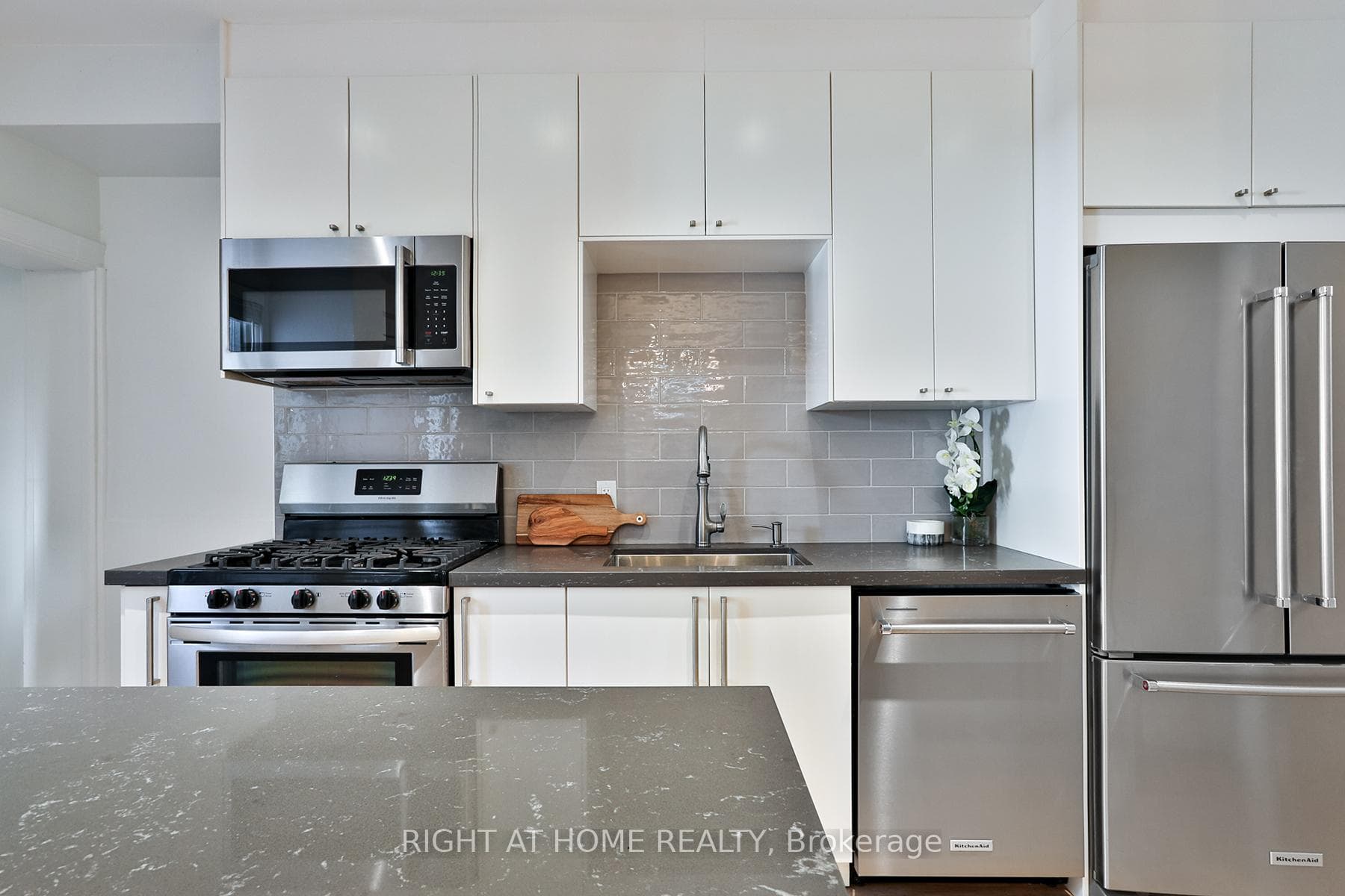 230 Milverton Boulevard photo 15