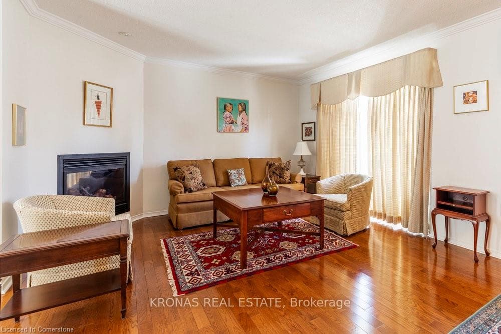 212 SILVERBIRCH Boulevard photo 3