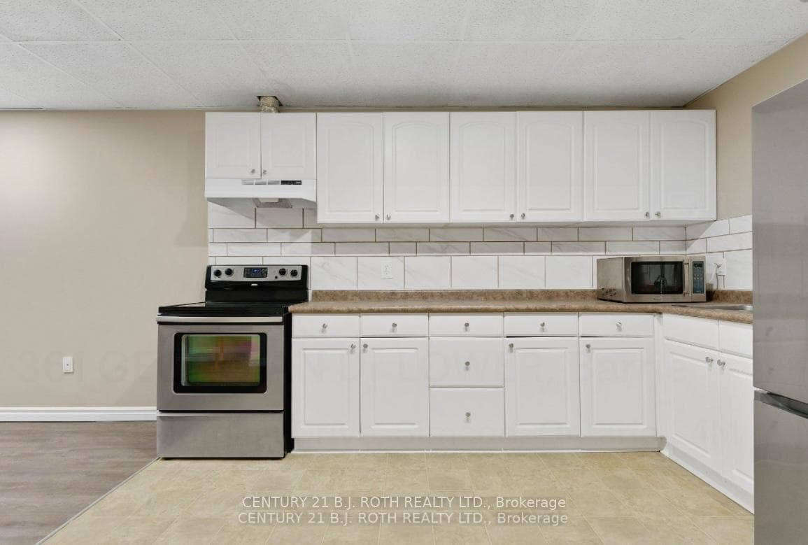 361 GEORGIAN Drive Unit LOWER photo 4