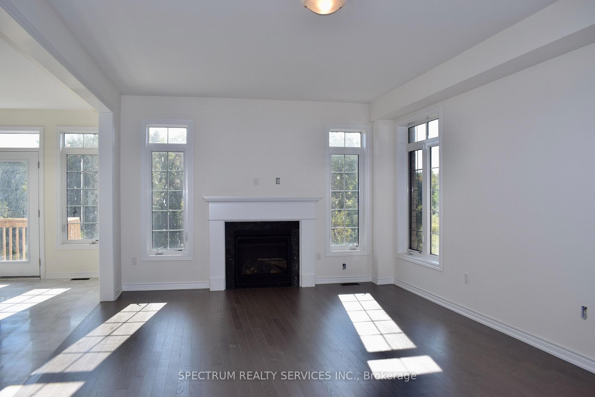 206 Ferragine Crescent photo 23