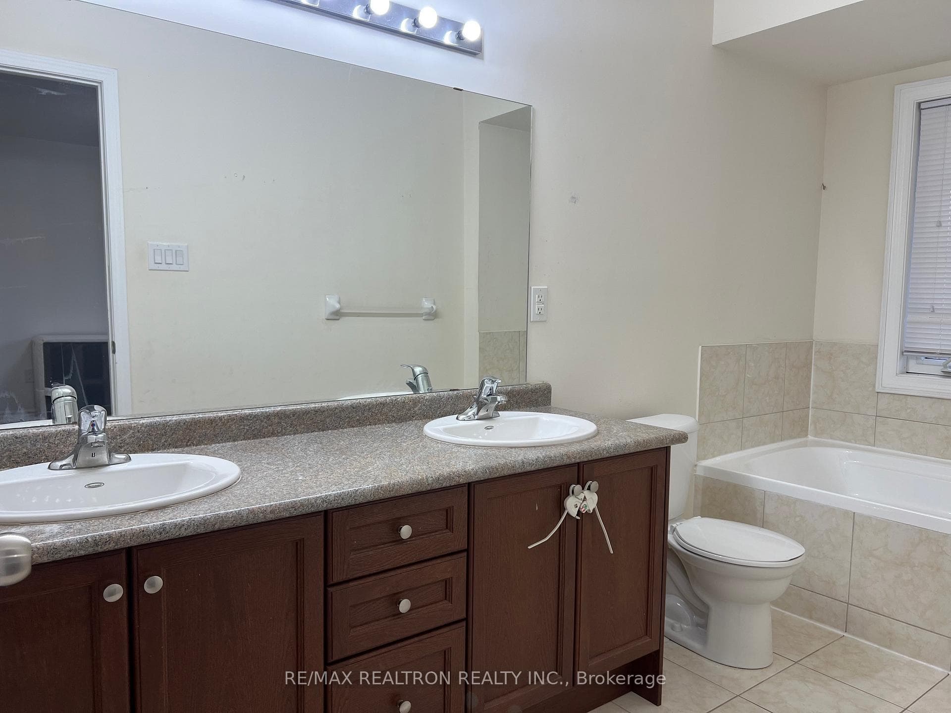 159 Andona Crescent photo 30