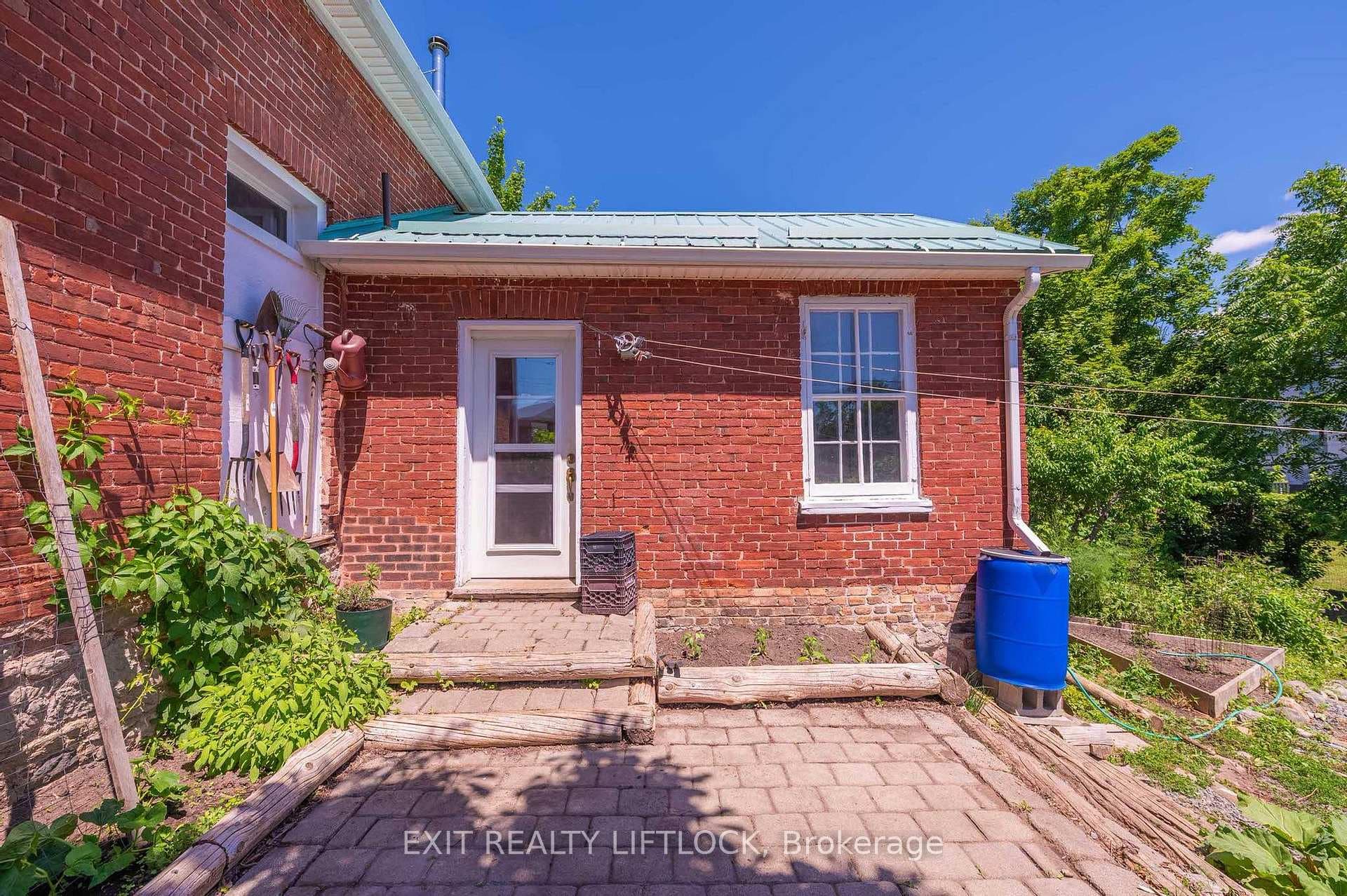 352 Mark Street photo 24