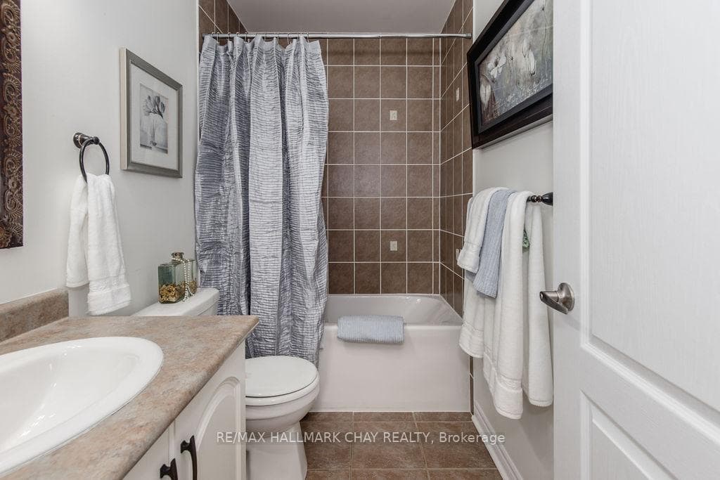 Main Floor 4 pc Bathroom