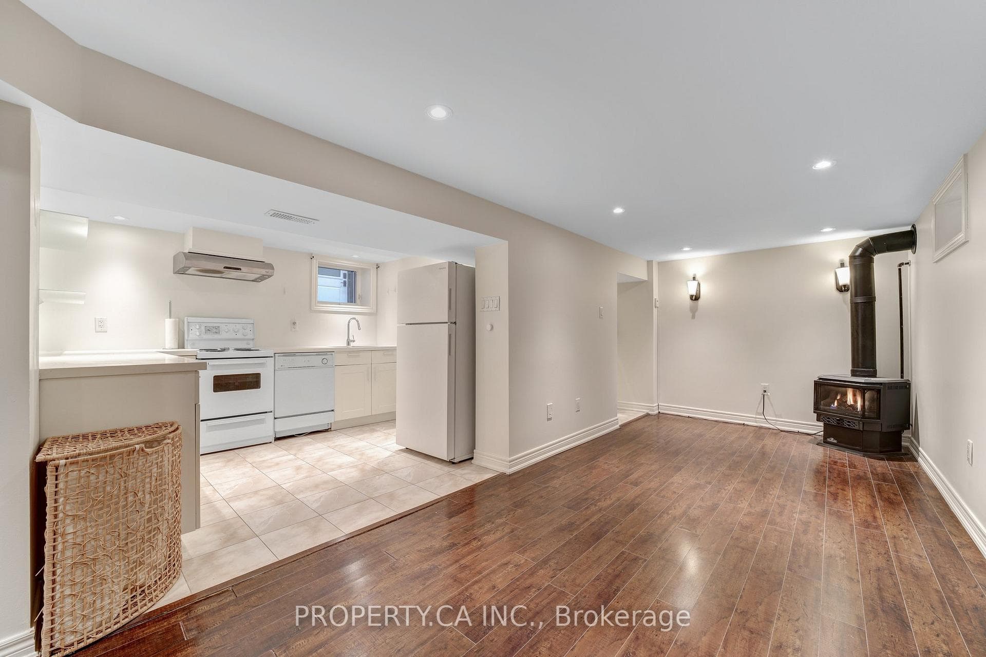 493 Winnette Avenue Unit Lower photo 10