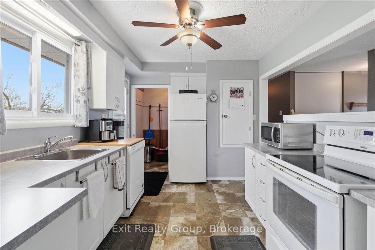 196 Elmwood Drive photo 13