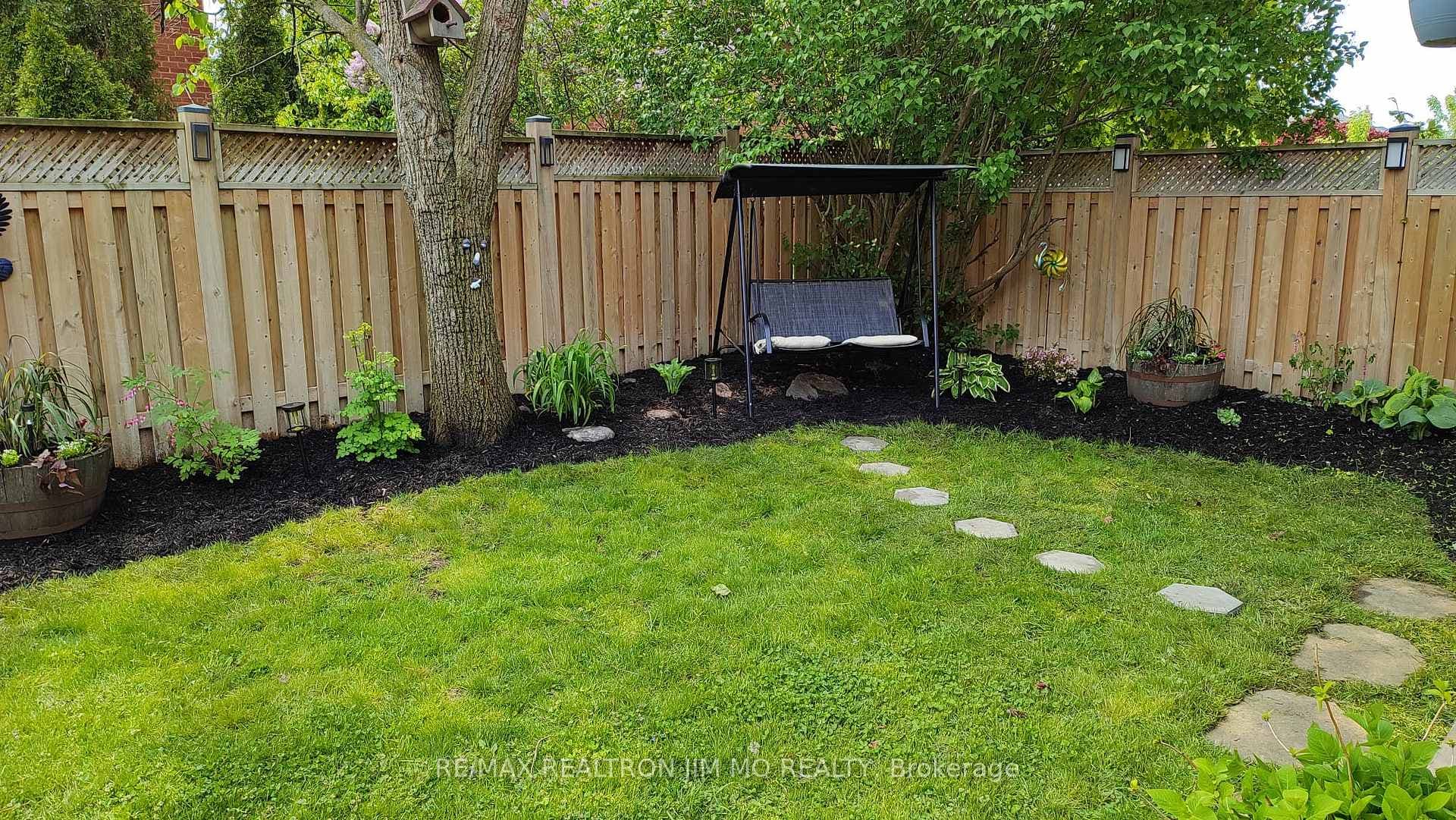 60 Silverbirch Place photo 28