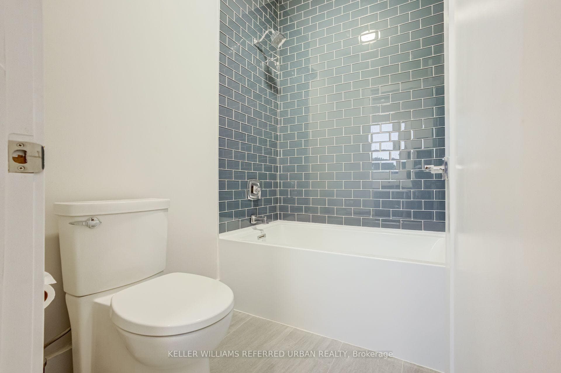57 Ambleside Avenue photo 36