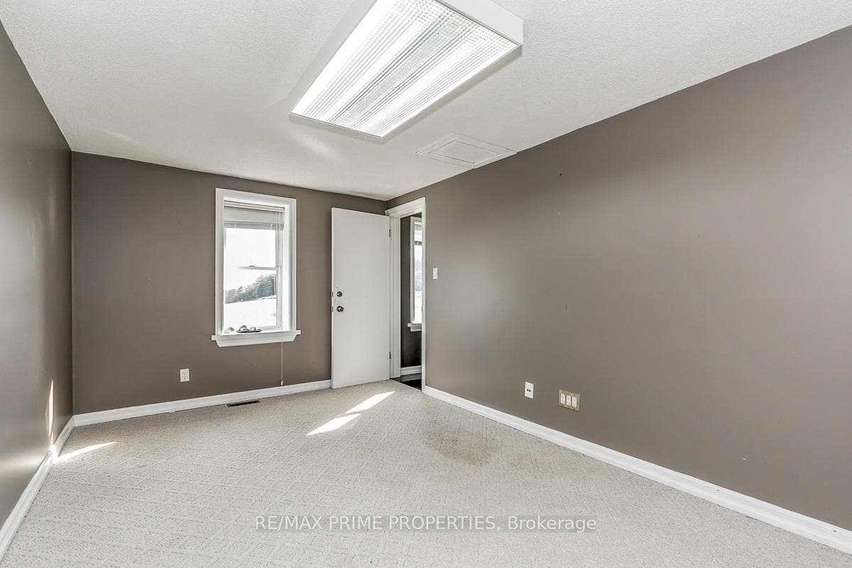 20279 Centre Street photo 16