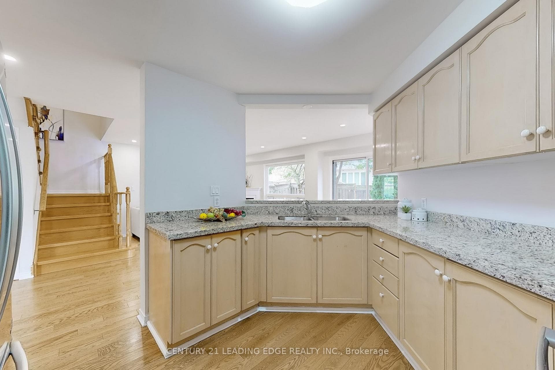 36 MEADOWGRASS Crescent photo 9