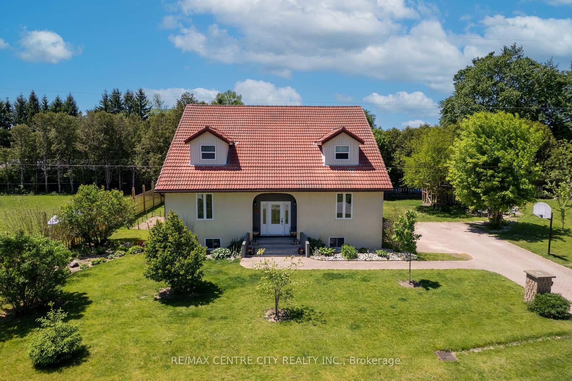 176 Eastman Avenue photo 3