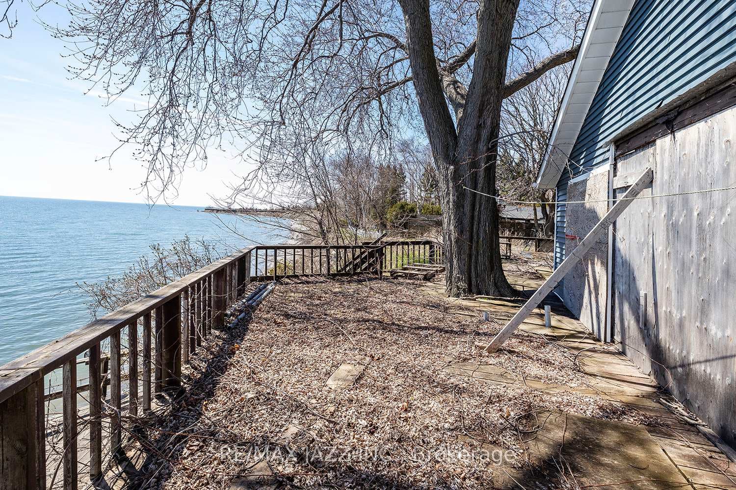 2802 Thickson Road photo 25