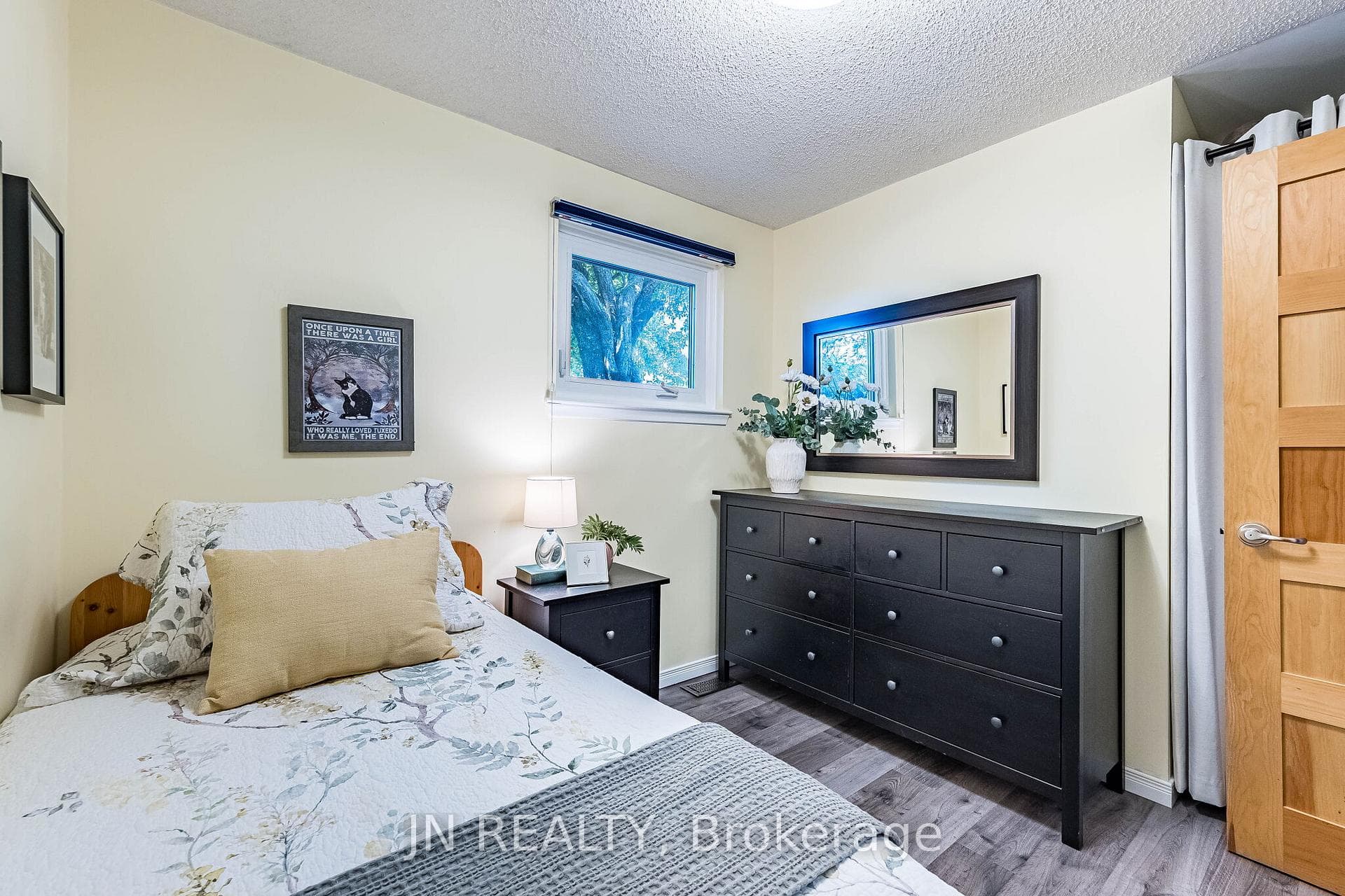 32 Barkwood Court photo 24