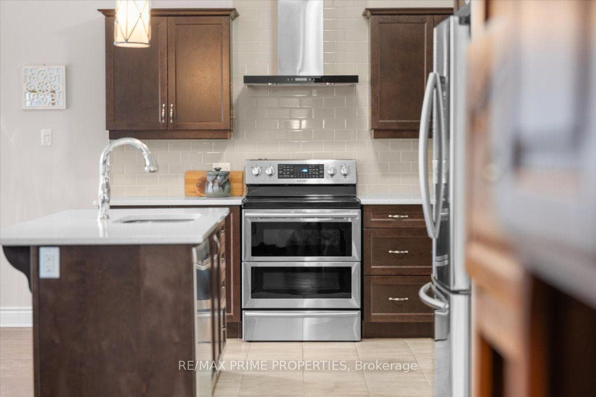 817 Platinum Street photo 11