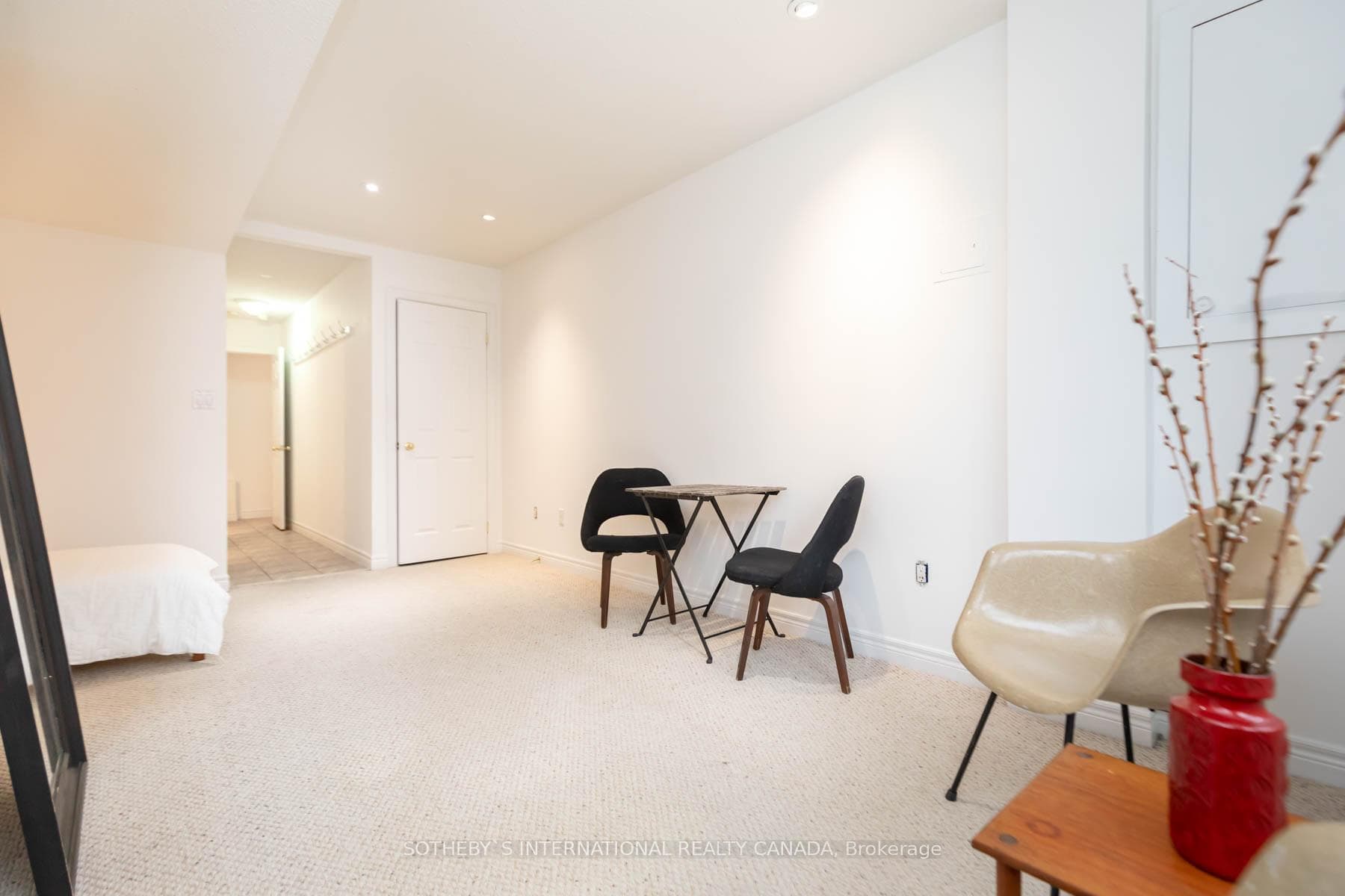 16 Natalie Place Unit B photo 7