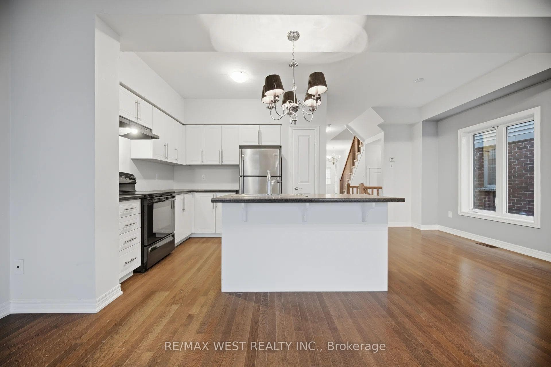 137 Echovalley Drive photo 11