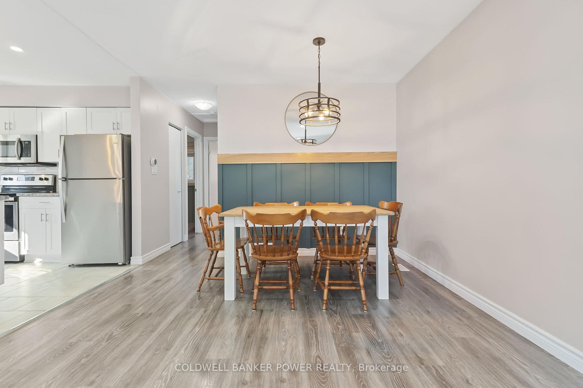 227 ARDSLEY Crescent photo 18