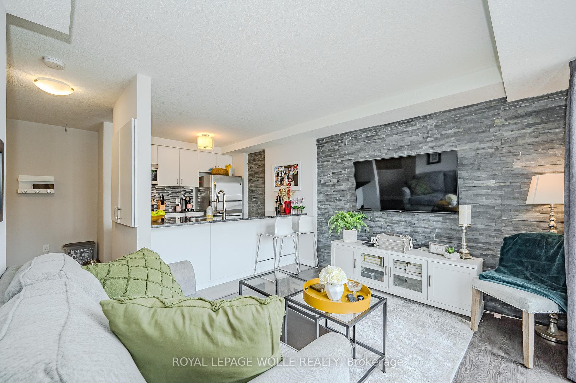 235 Rachel Crescent Unit E photo 14