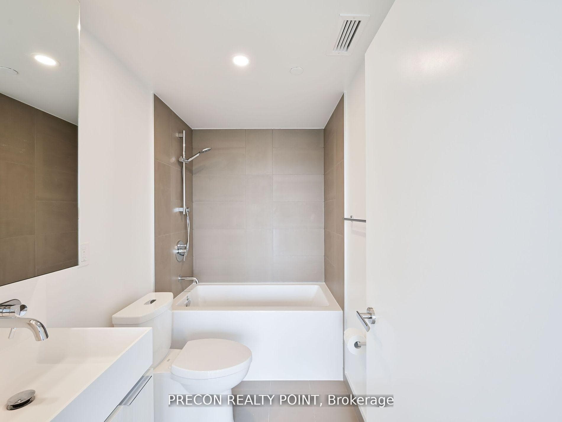 370 Martha Street Unit 902 photo 16