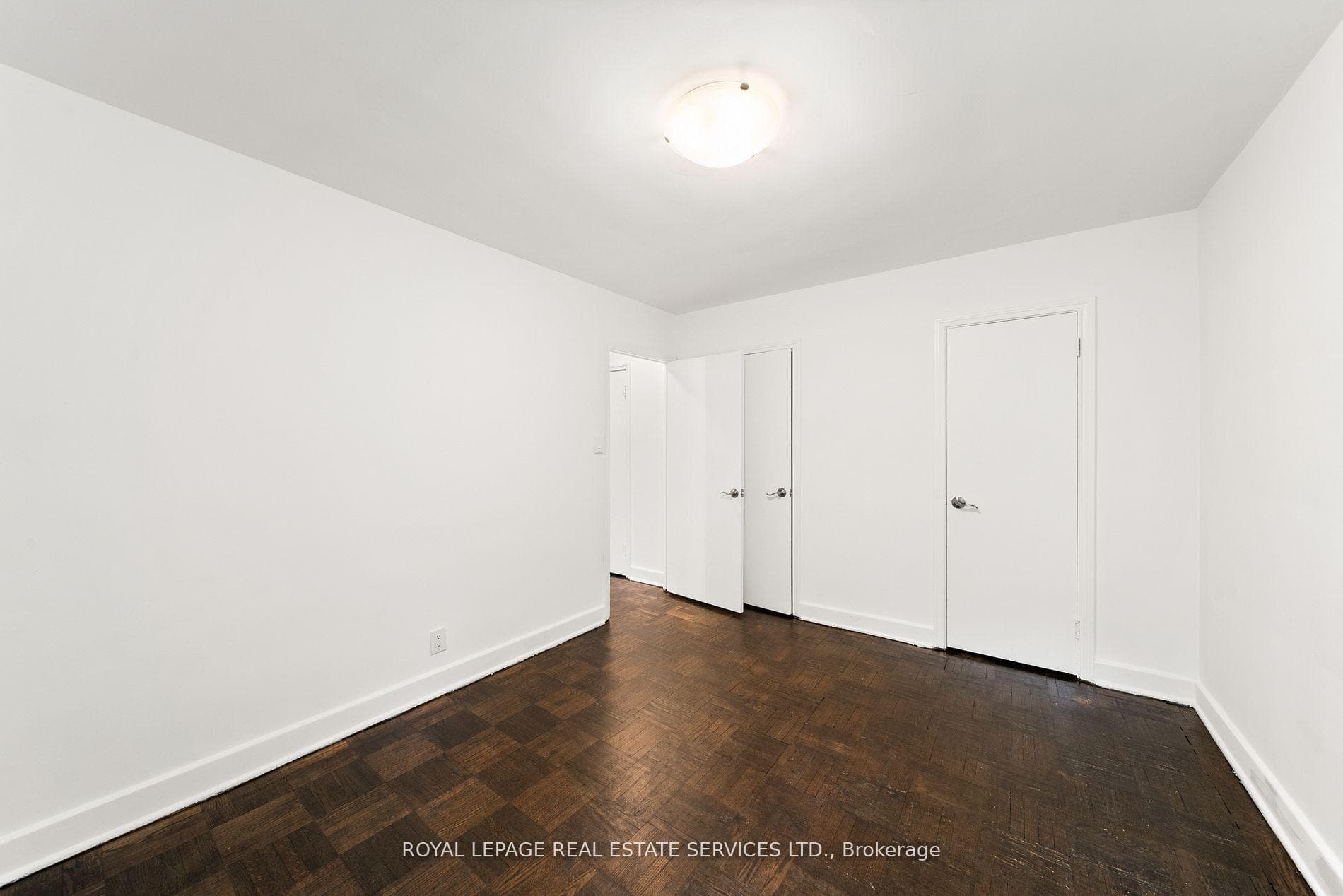 308 The Kingsway N/A Unit 110 photo 17