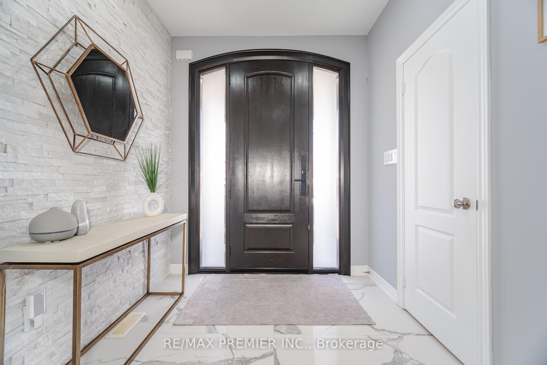 159 Lormel Gate photo 4