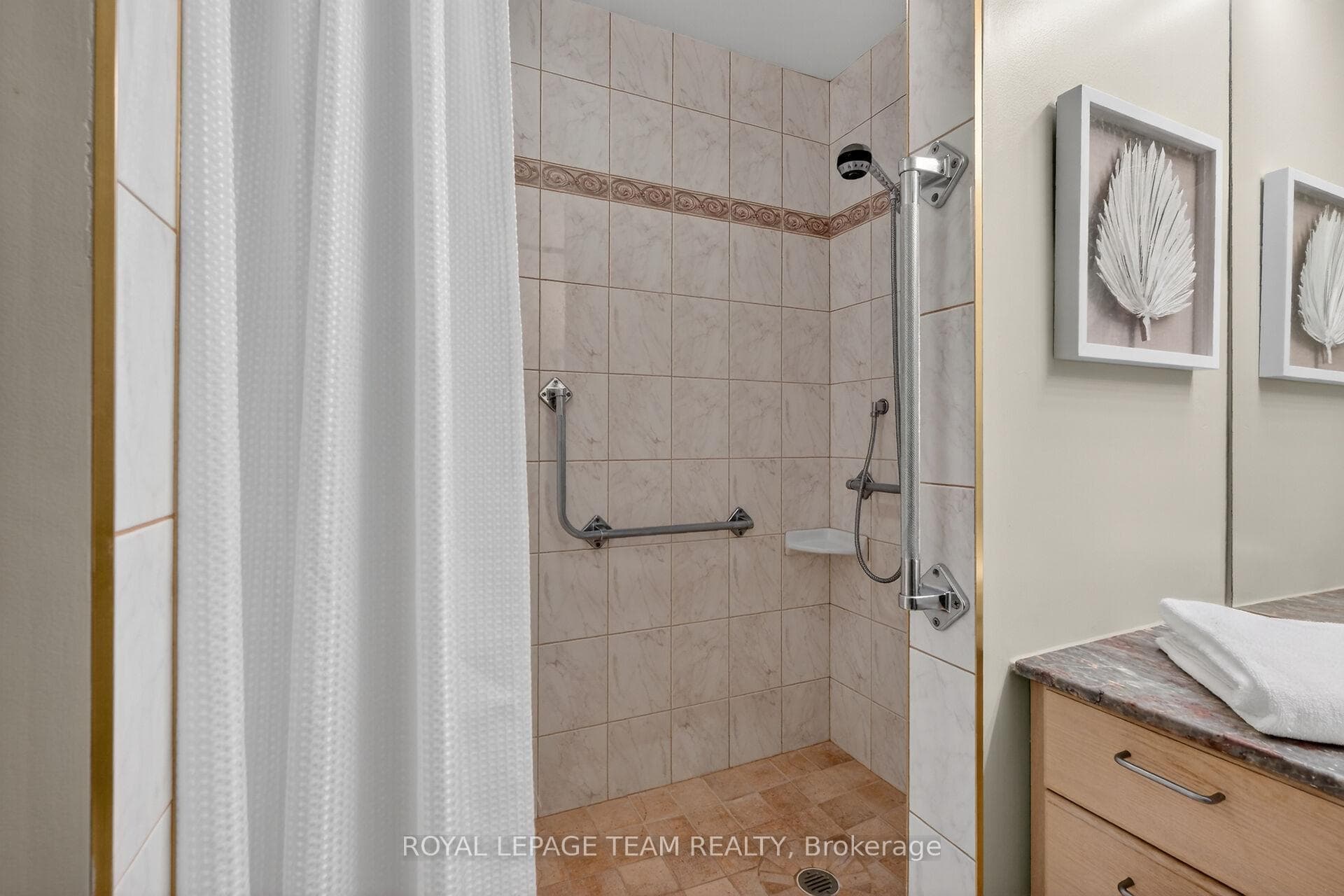 21 Lindhurst Crescent photo 23