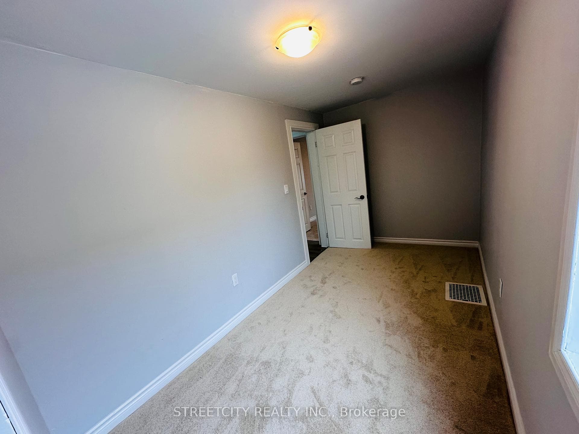 239 PROCTOR Street photo 11