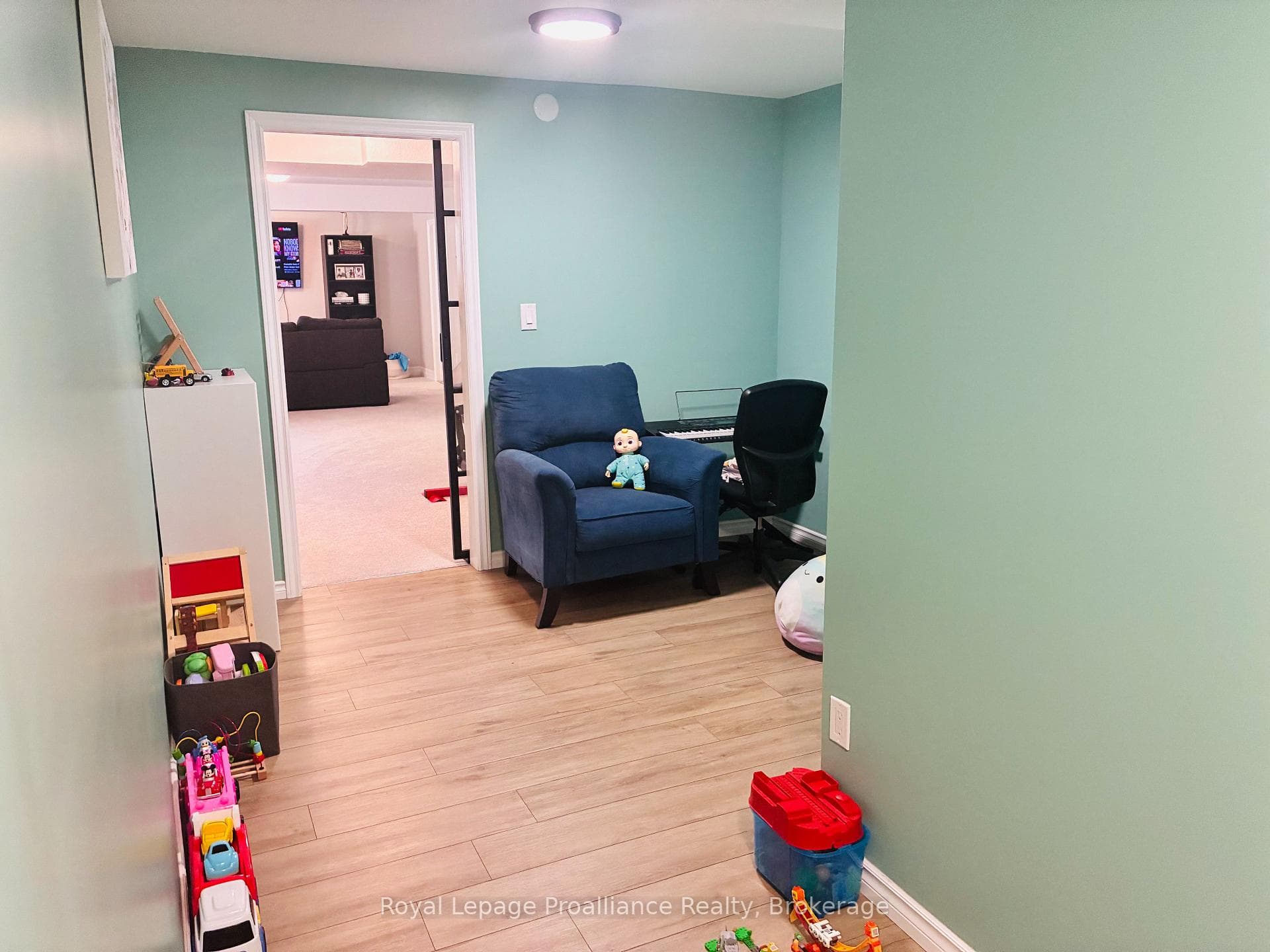 48 Mercedes Drive photo 28