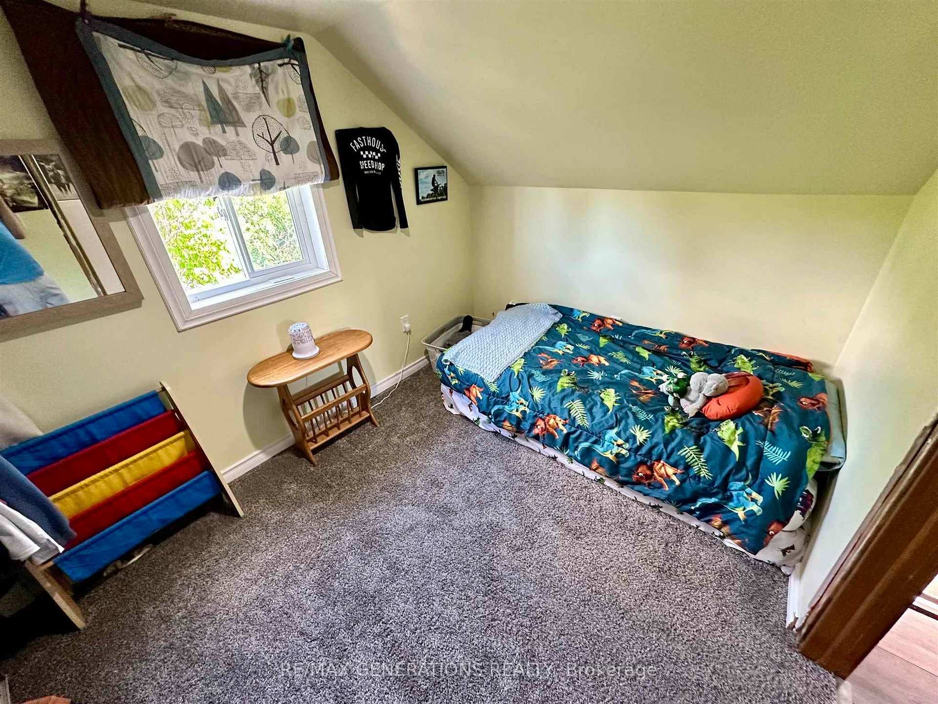 554 Strand Avenue photo 8