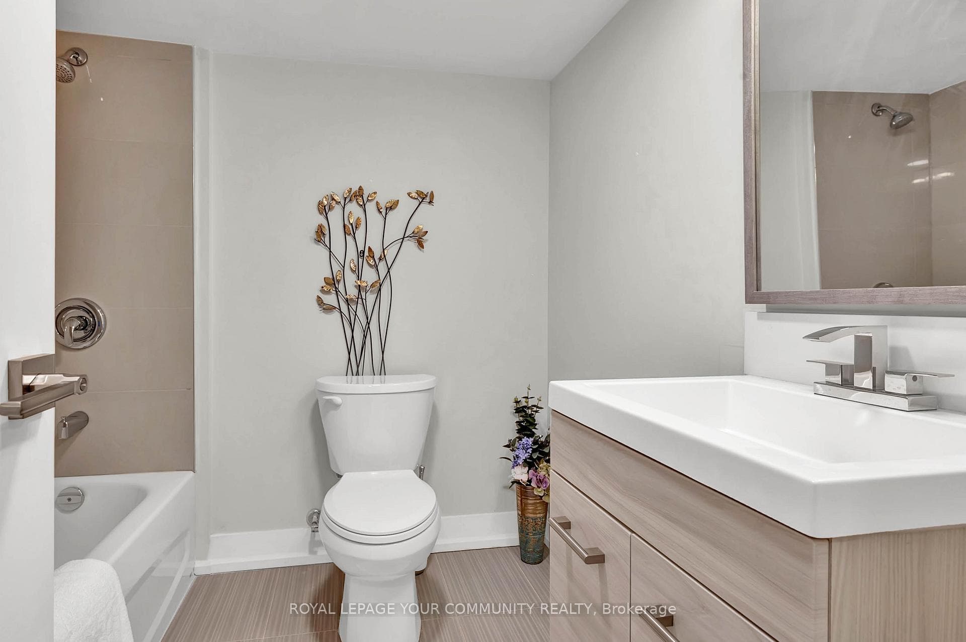 58 Ashbury Avenue photo 36