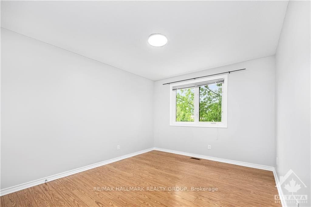 1843 THISTLELEAF Crescent photo 25