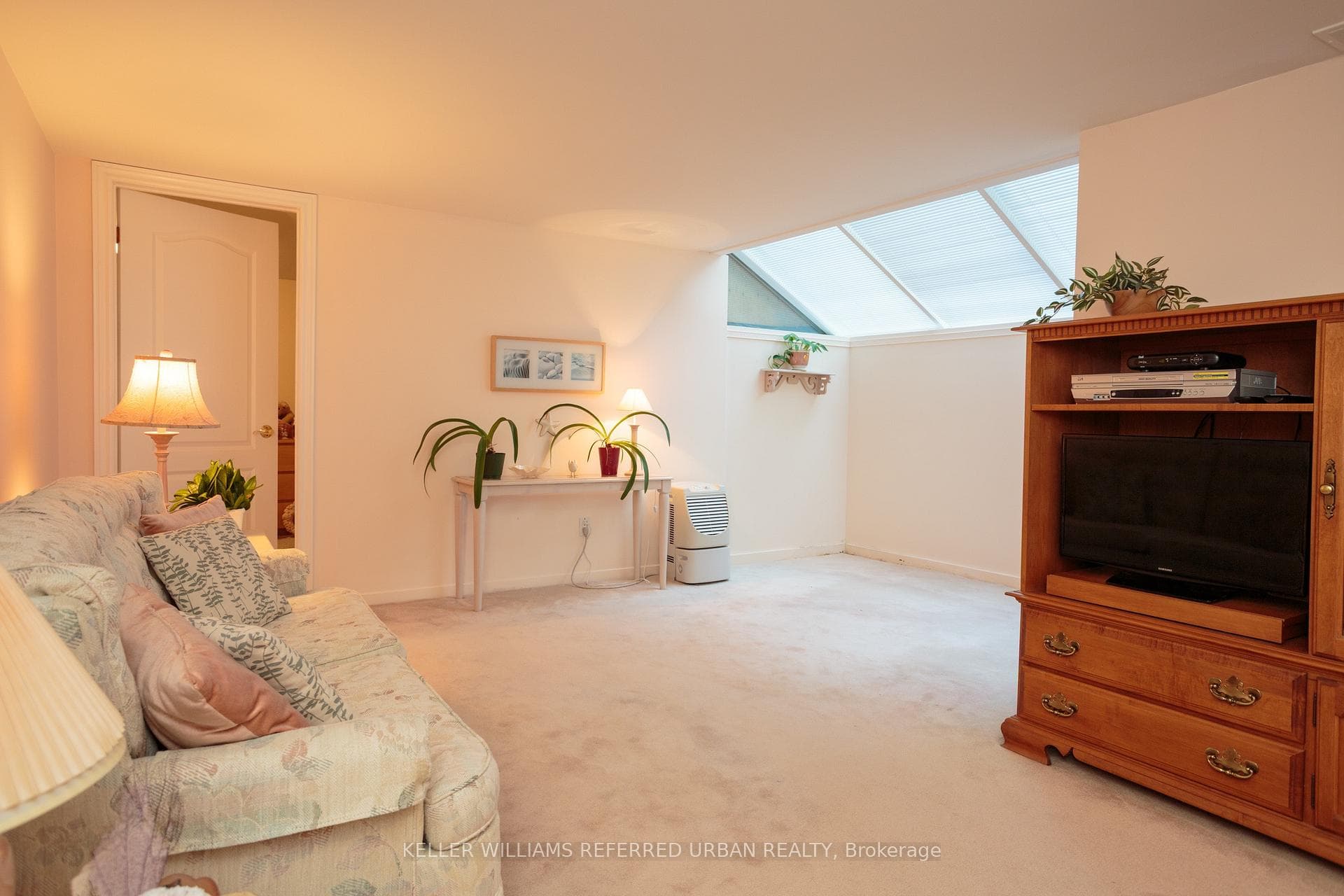 345 Moore Avenue photo 28