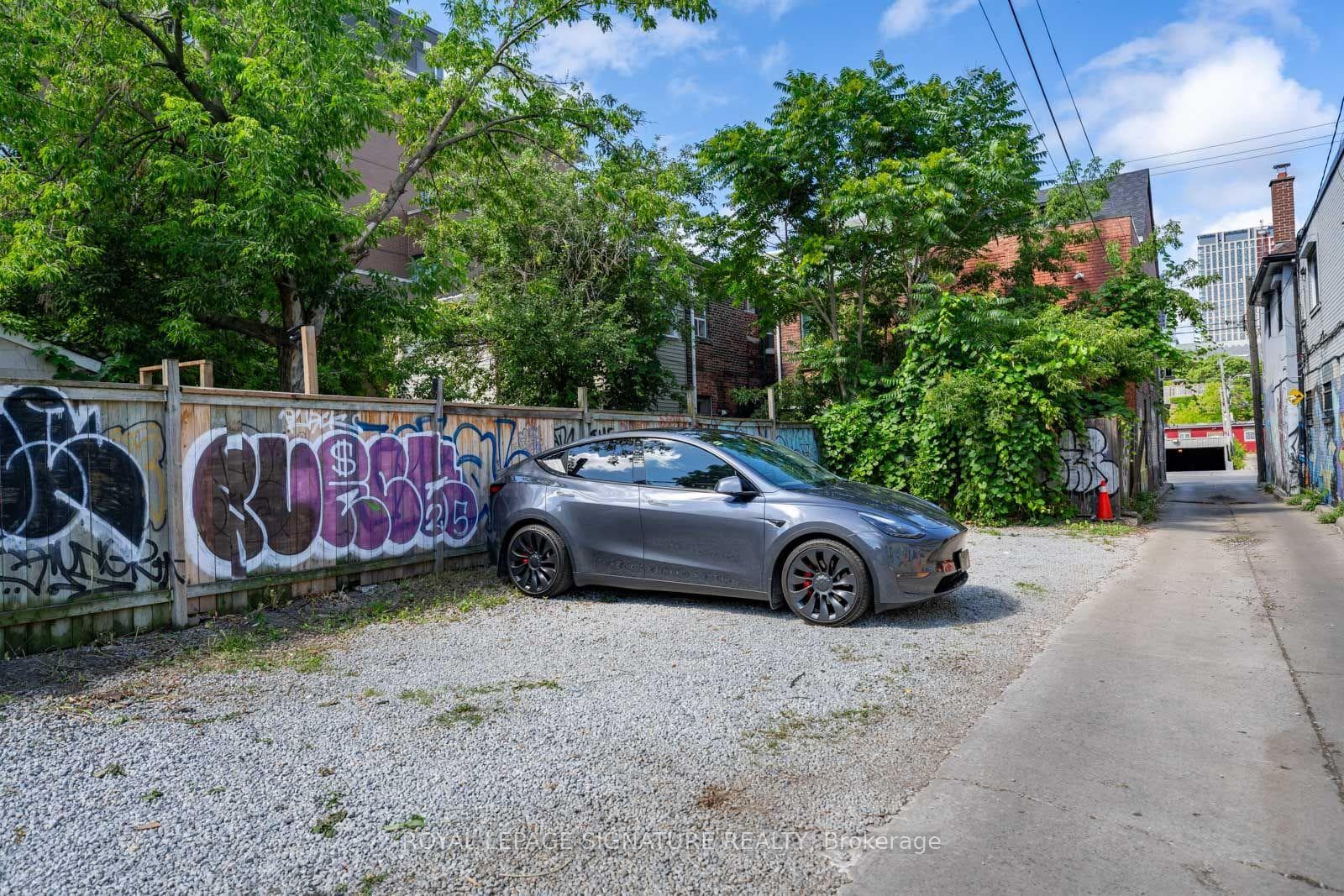 725 Dovercourt Road photo 20