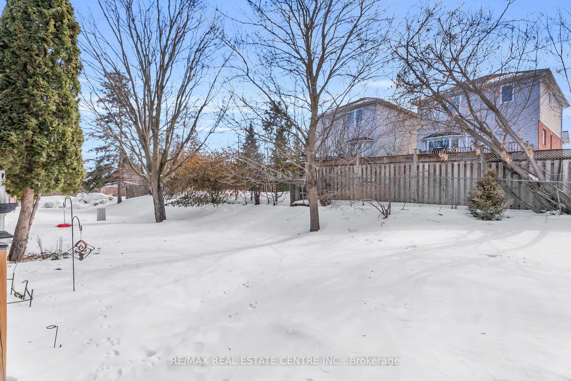 99 Lynden Circle photo 46