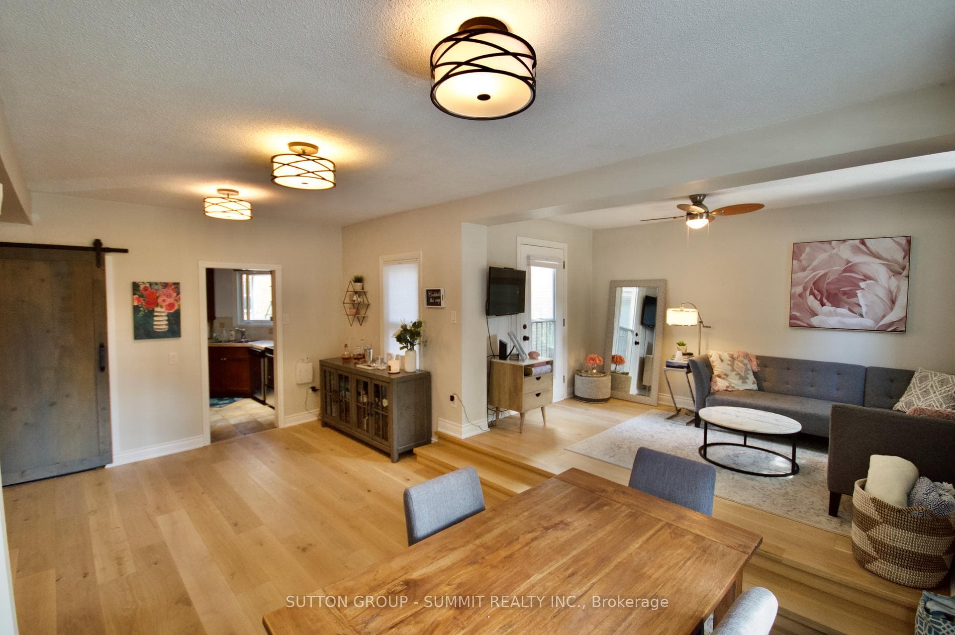 4 Grange Avenue photo 3