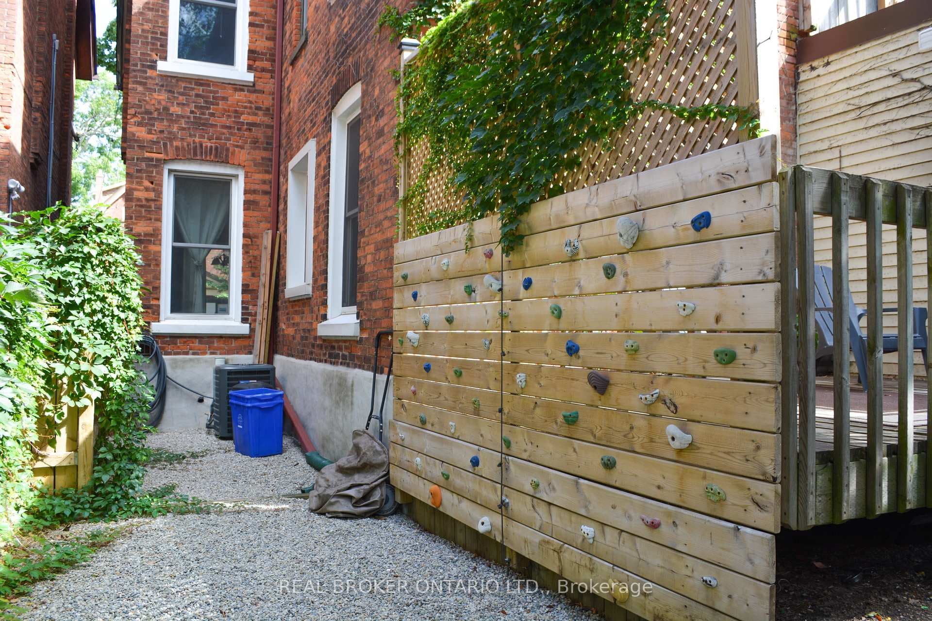 132 Grant Avenue photo 21
