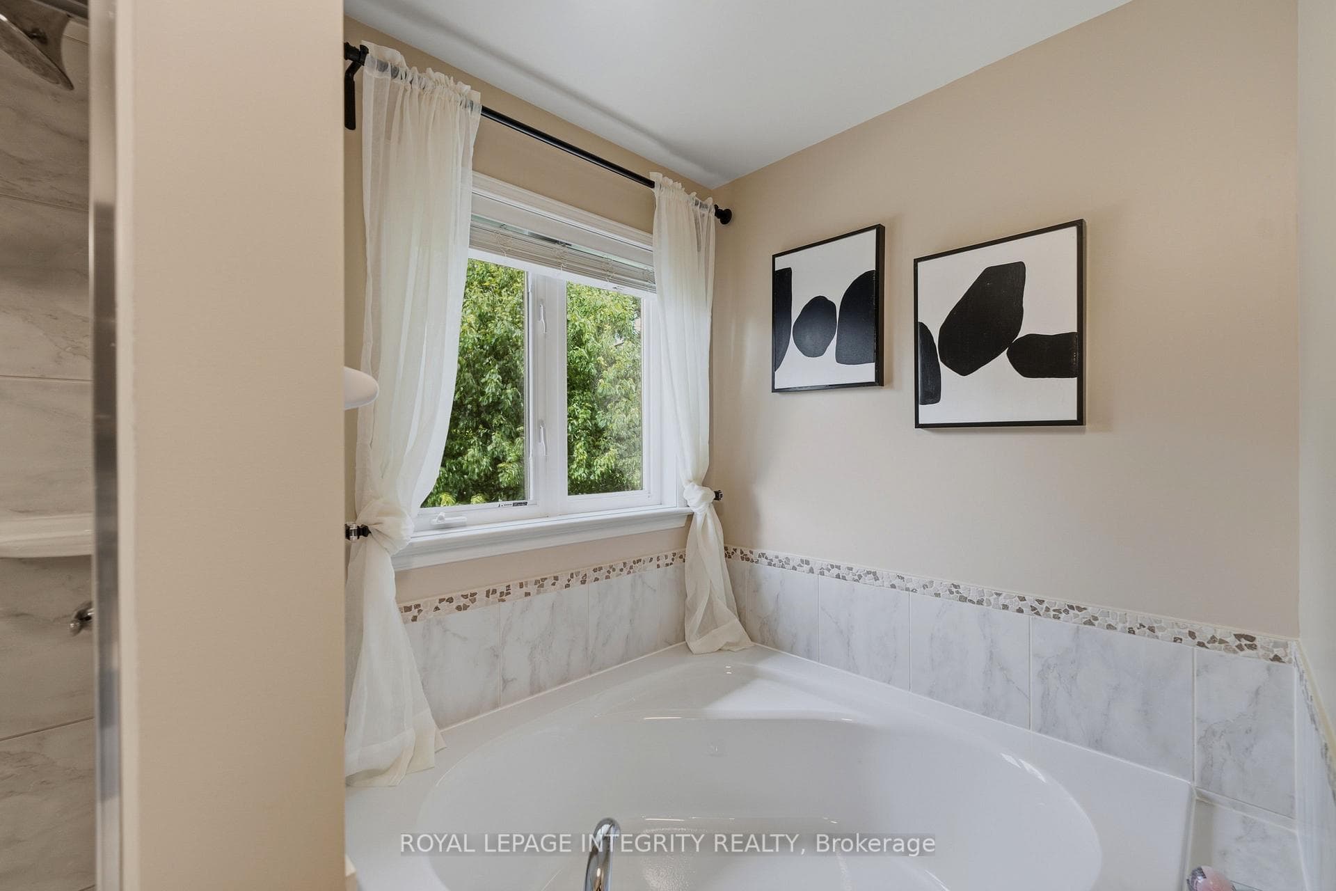 355 Celtic Ridge Crescent photo 29