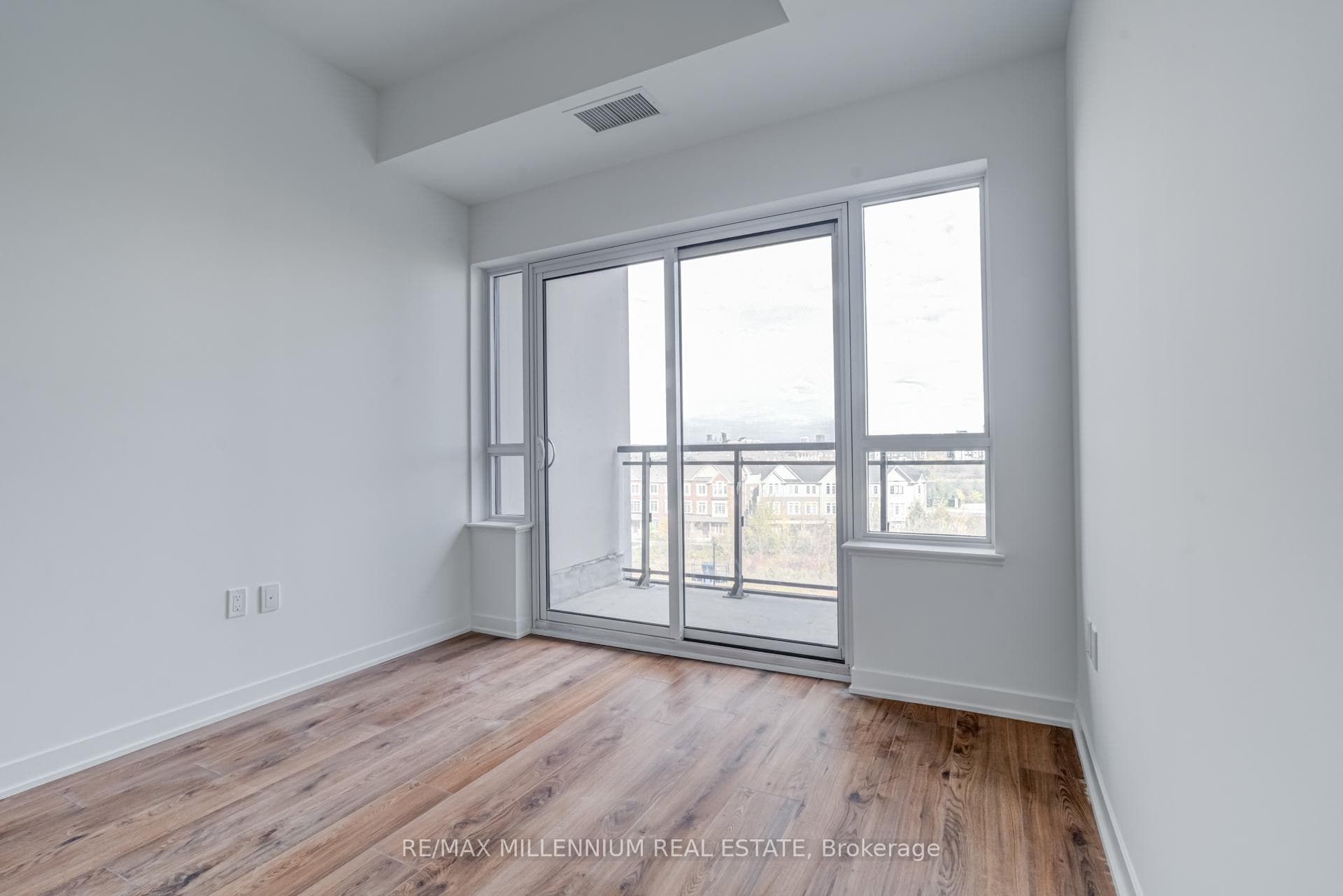 395 Dundas Street Unit 531 photo 15