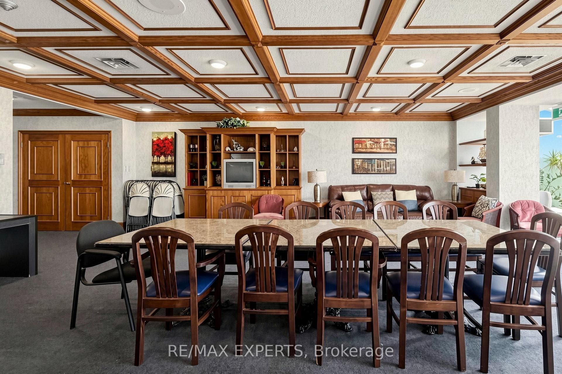 1360 Rathburn Road Unit 909 photo 36